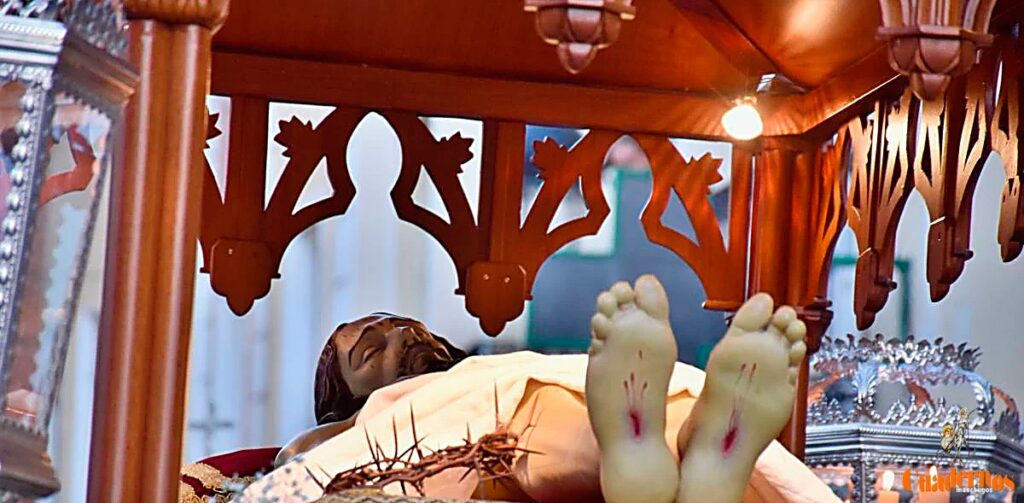 Tomelloso se vuelca con el Entierro de Cristo en una noche de profundo recogimiento y fervor 3 Tomelloso se vuelca con el Entierro de Cristo en una noche de profundo recogimiento y fervor