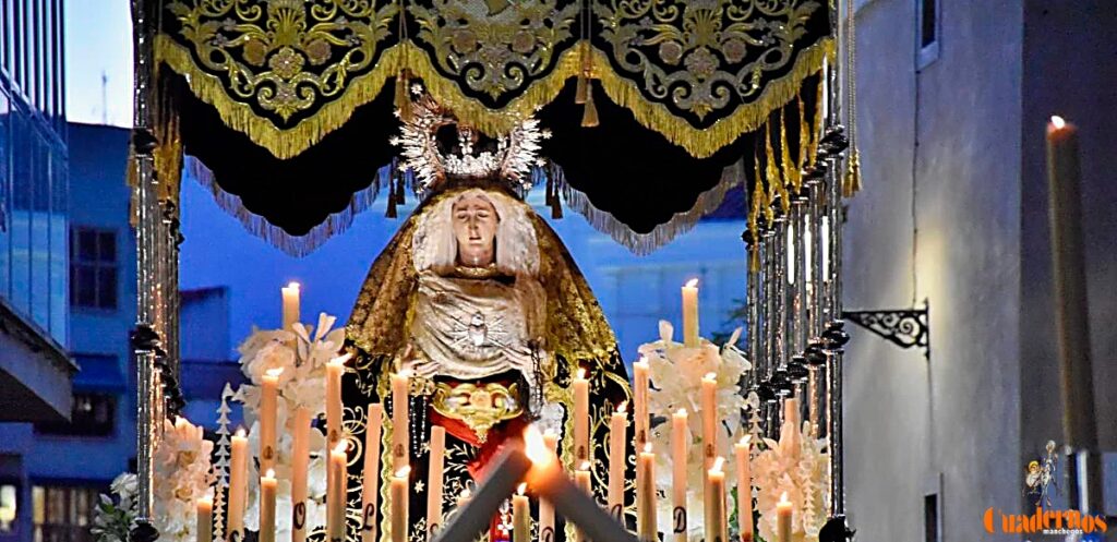 Tomelloso se vuelca con el Entierro de Cristo en una noche de profundo recogimiento y fervor 4 Tomelloso se vuelca con el Entierro de Cristo en una noche de profundo recogimiento y fervor