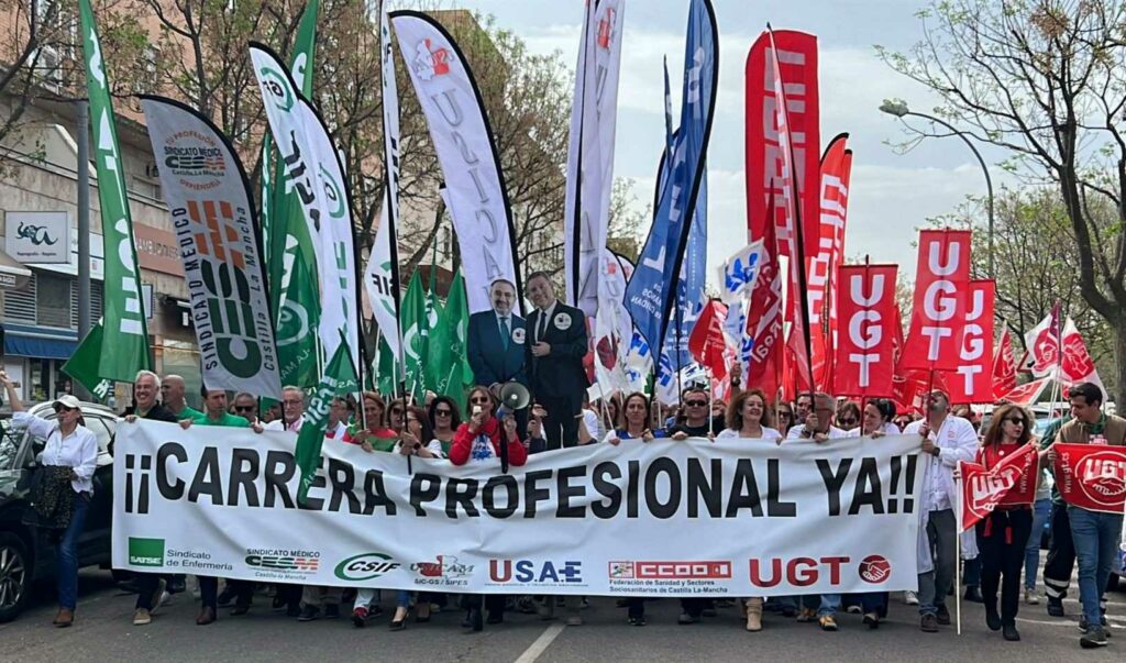 Multitud de profesionales reclaman en Ciudad Real que se reactive la Carrera Profesional en el Sescam 4 reactivacioncarrerasanitariacr