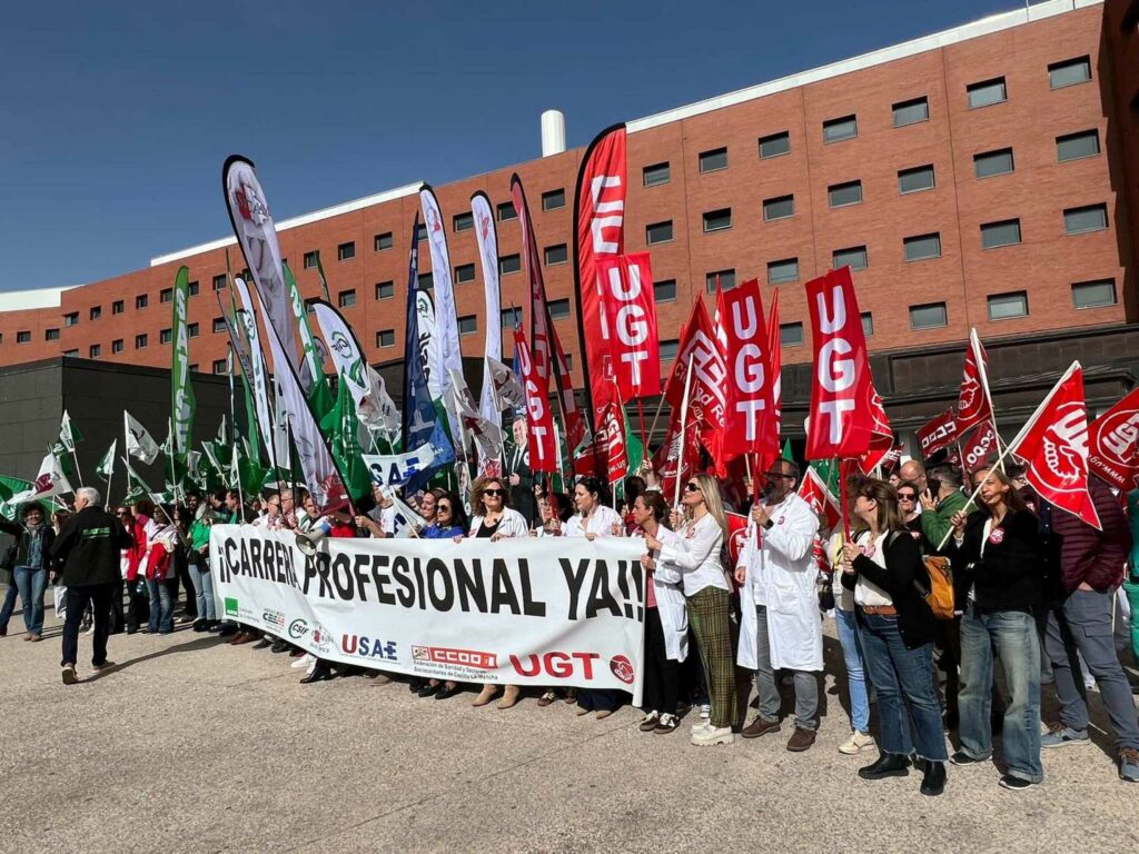 Multitud de profesionales reclaman en Ciudad Real que se reactive la Carrera Profesional en el Sescam 3 reactivacioncarrerasanitariacr 4
