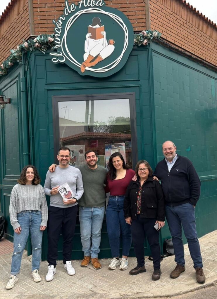 La librería El Rincón de Alba de Tomelloso acoge un encuentro literario con el escritor Carlos Barea 1 rebeldes del deseo libreria alba 2