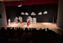 El IES Francisco García Pavón cautiva en la XXXIII Muestra Escolar de Teatro con “Don TikToker de la Mancha y el Molino Misterioso” El IES Francisco García Pavón cautiva en la XXXIII Muestra Escolar de Teatro con “Don TikToker de la Mancha y el Molino Misterioso”