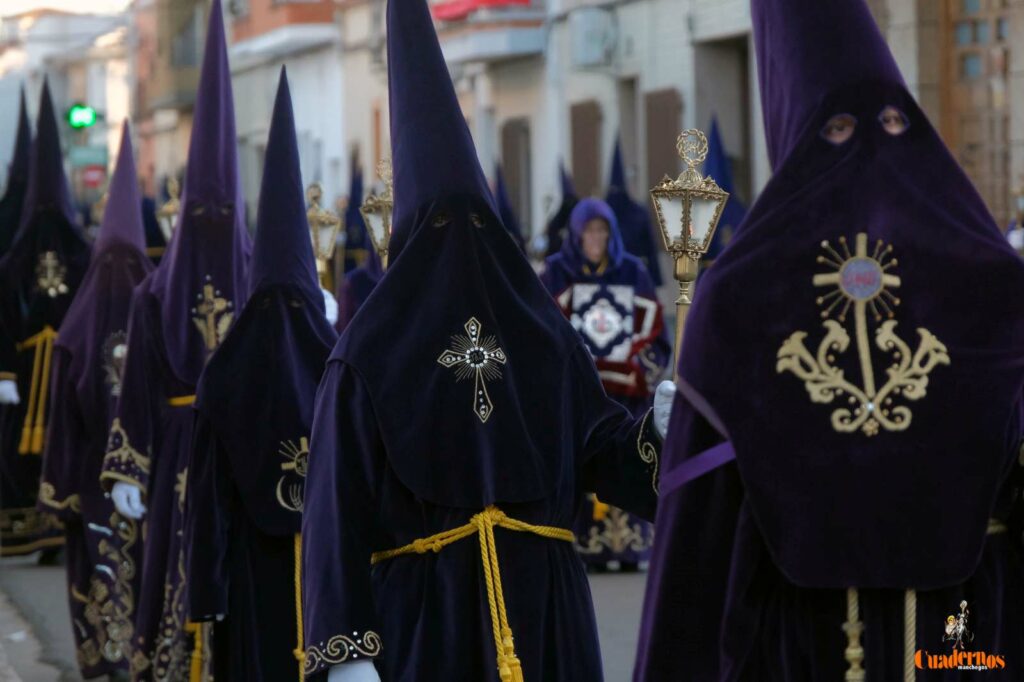 Tomelloso acompañó a Jesús de Medinaceli en la mañana del Viernes Santo 7 tomelloso acompano al jesus de medinaceli en la manana del viernes santo 9