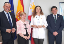Una delegación encabezada por Valverde exhibe en la embajada de España en Filipinas el potencial de FENAVIN y de los vinos de la provincia Una delegación encabezada por el presidente de la Diputación de Ciudad Real exhibe en la embajada de España en Filipinas el potencial de FENAVIN y de los vinos de la provincia