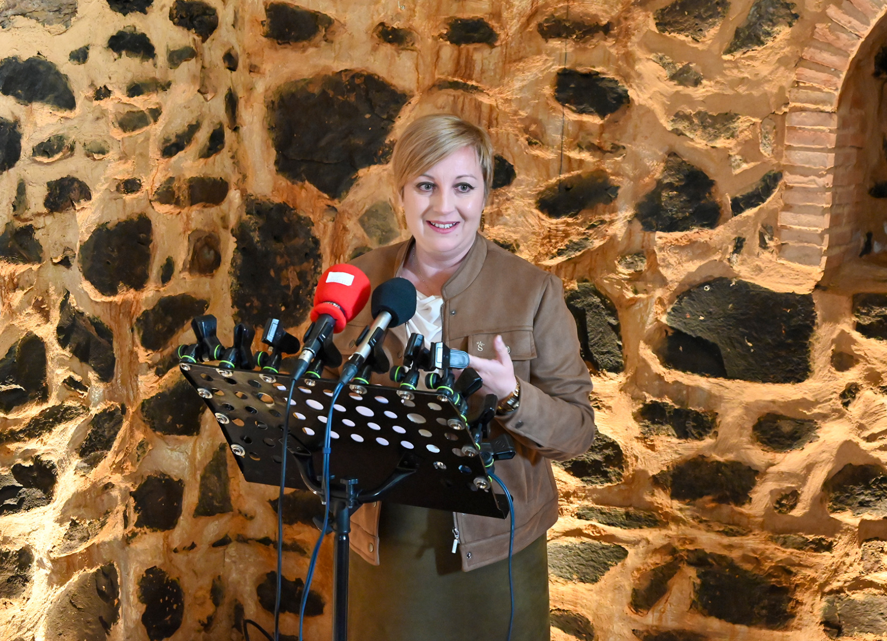 Valverde asegura en Piedrabuena que actuaciones como el centro de visitantes del Castillo de Mortara conectan nuestro pasado geológico con nuevas oportunidades económicas y turísticas 4 Valverde asegura en Piedrabuena que actuaciones como el centro de visitantes del Castillo de Mortara conectan nuestro pasado geológico con nuevas oportunidades económicas y turísticas