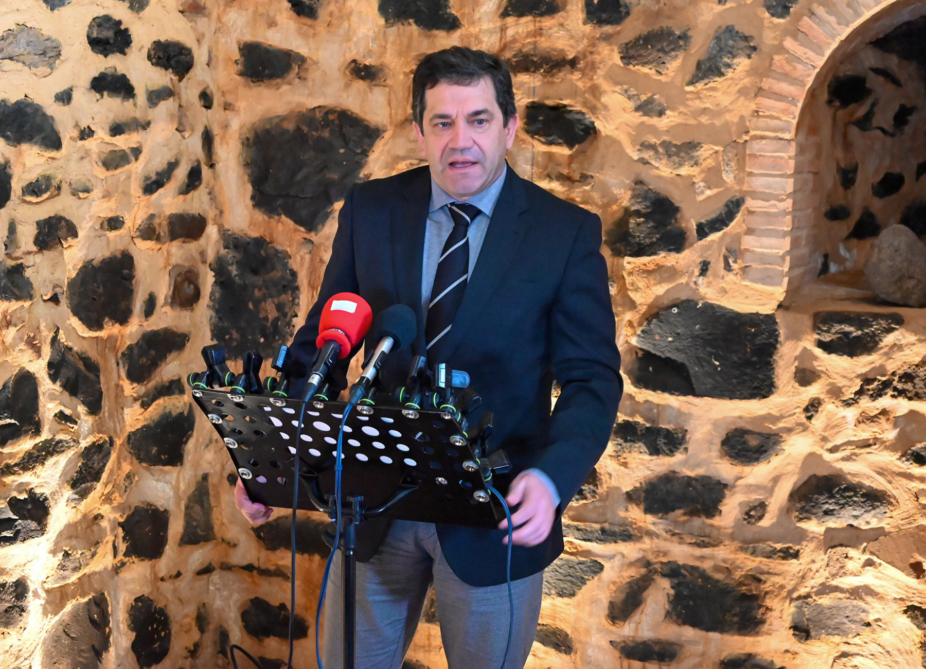 Valverde asegura en Piedrabuena que actuaciones como el centro de visitantes del Castillo de Mortara conectan nuestro pasado geológico con nuevas oportunidades económicas y turísticas 1 Valverde asegura en Piedrabuena que actuaciones como el centro de visitantes del Castillo de Mortara conectan nuestro pasado geológico con nuevas oportunidades económicas y turísticas