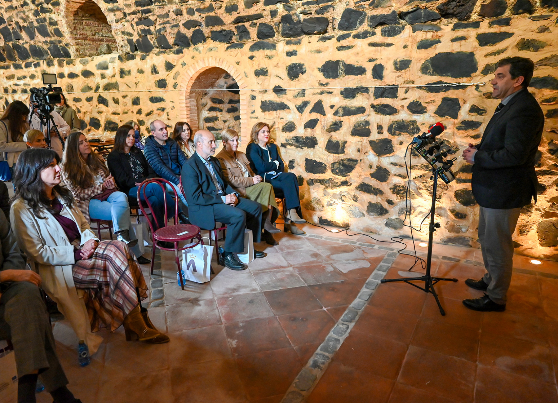 Valverde asegura en Piedrabuena que actuaciones como el centro de visitantes del Castillo de Mortara conectan nuestro pasado geológico con nuevas oportunidades económicas y turísticas 5 Valverde asegura en Piedrabuena que actuaciones como el centro de visitantes del Castillo de Mortara conectan nuestro pasado geológico con nuevas oportunidades económicas y turísticas