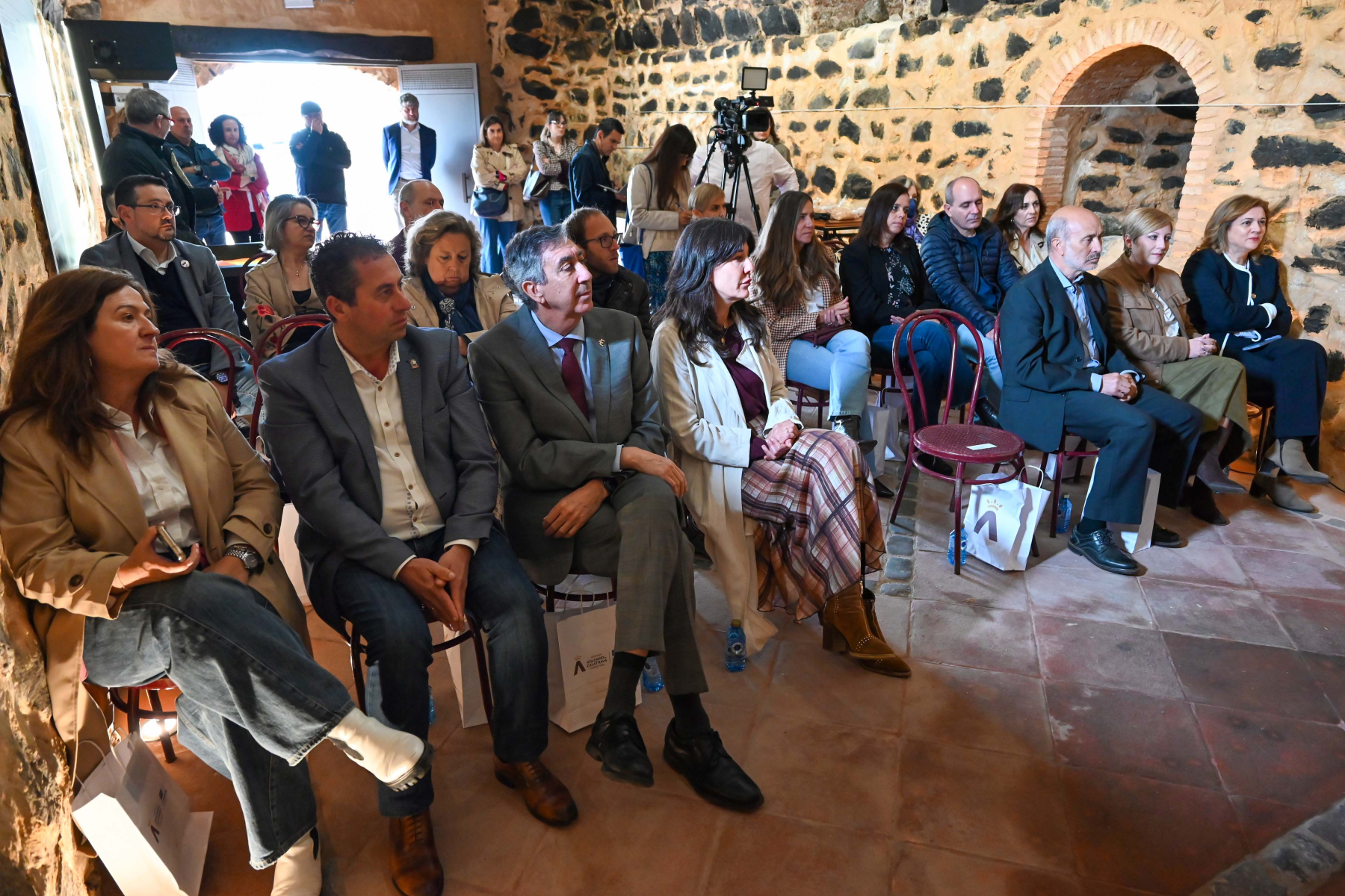 Valverde asegura en Piedrabuena que actuaciones como el centro de visitantes del Castillo de Mortara conectan nuestro pasado geológico con nuevas oportunidades económicas y turísticas 7 Valverde asegura en Piedrabuena que actuaciones como el centro de visitantes del Castillo de Mortara conectan nuestro pasado geológico con nuevas oportunidades económicas y turísticas