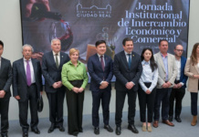 Valverde impulsa en el Palacio Provincial un espacio networking para favorecer relaciones comerciales de empresas agroalimentarias de la provincia con la ciudad china de Luzhou Valverde impulsa en el Palacio Provincial un espacio networking para favorecer relaciones comerciales de empresas agroalimentarias de la provincia con la ciudad china de Luzhou