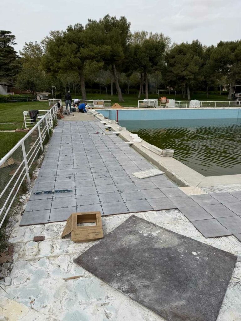 Villacañas mejora la Piscina Municipal con la renovación del pavimento de cara al verano 2026 1 villacanas mejora piscina municipal 2