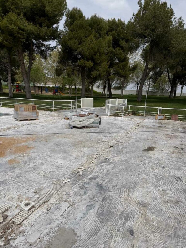 Villacañas mejora la Piscina Municipal con la renovación del pavimento de cara al verano 2026 5 villacanas mejora piscina municipal 6