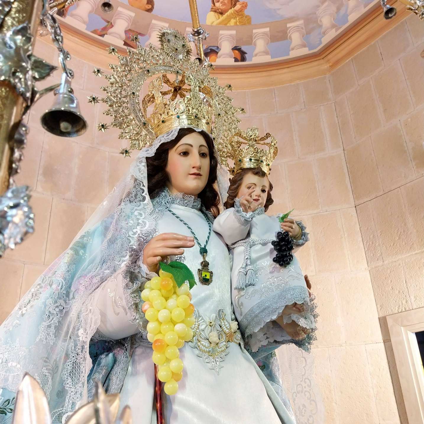 La Virgen de las Viñas luce en todo su esplendor para celebrar su romería