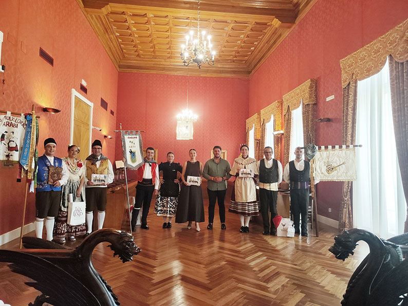 Tomelloso reivindica el valor de las costumbres populares con el XXIII Festival Folklórico del Mayo Manchego en honor a la Virgen de las Viñas 1 XXIII festival folklorico del mayo