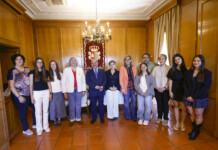 Castilla-La Mancha reconoce a las 443 familias acogedoras que ofrecen un hogar a casi 600 niños, niñas y adolescentes en la región Castilla-La Mancha reconoce a las 443 familias acogedoras que ofrecen un hogar a casi 600 niños, niñas y adolescentes en la región