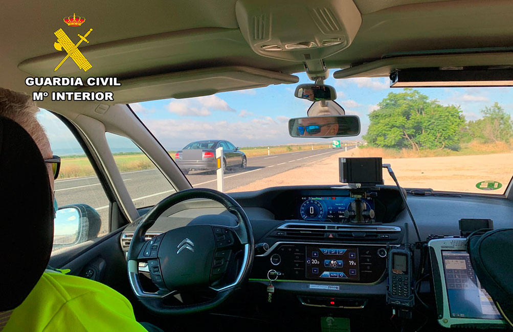 ¡Cazado a 185 km/h en la N-430: un joven duplica el límite y acaba investigado por la Guardia Civil!
