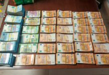 ¡Cazado con una jugosa cantidad de dinero bajo el asiento!, un perro de la Guardia Civil descubre 195.000 euros escondidos en plena A-31 ¡Cazado con una jugosa cantidad de dinero bajo el asiento!, un perro de la Guardia Civil descubre 195.000 euros escondidos en plena A-31