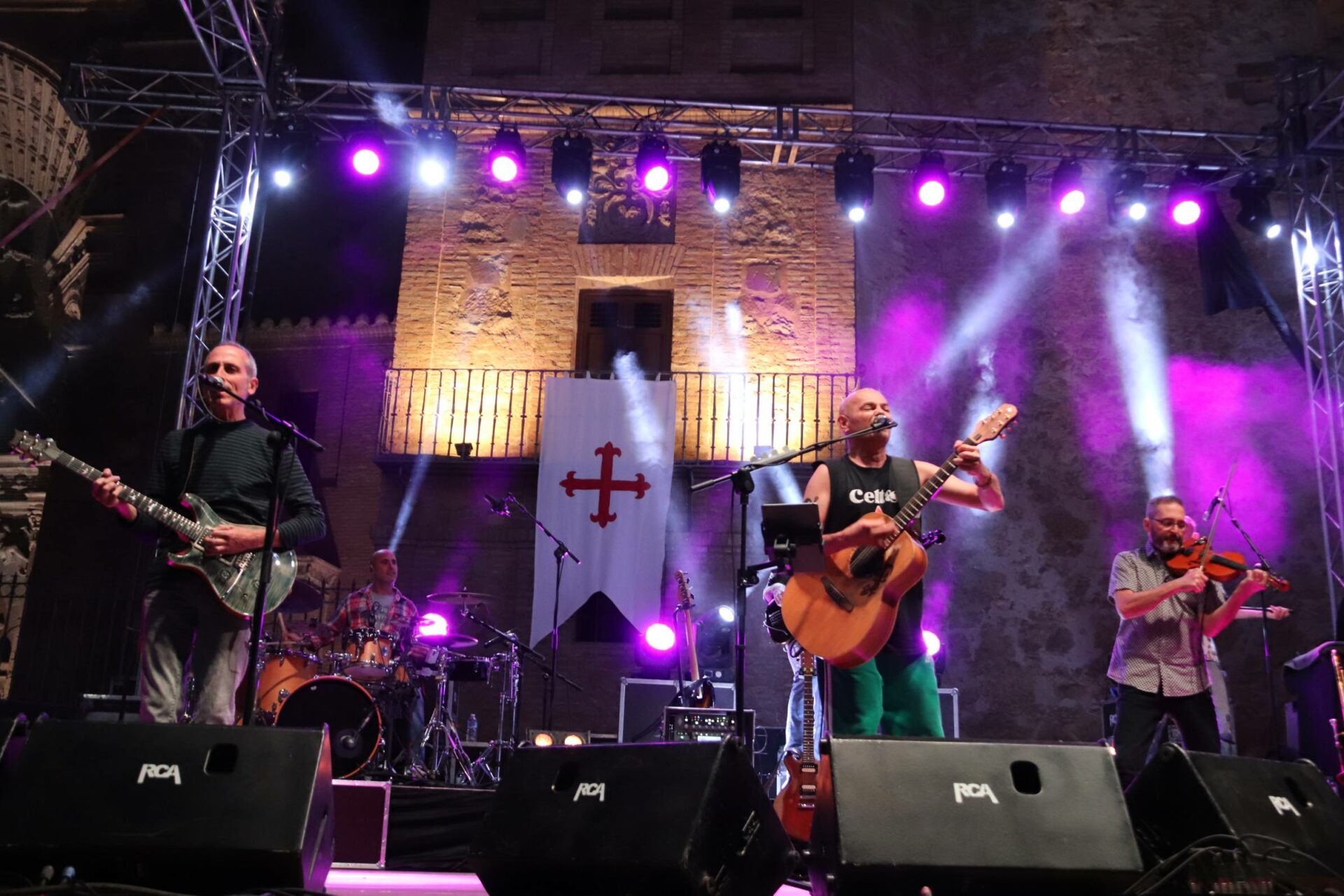 La gira ‘40 años contando cuentos’ de Celtas Cortos llega este sábado a la plaza de Manzanares