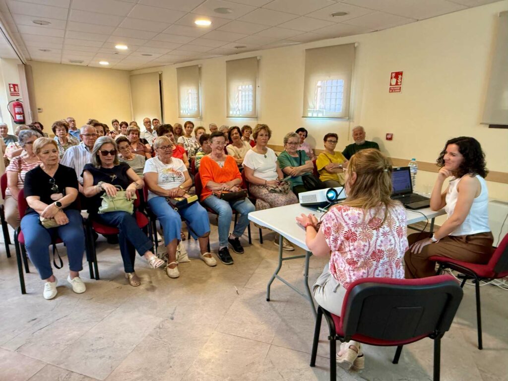 El Centro de Mayores de Villacañas acoge una charla sobre prevención de caídas con gran participación de vecinos 6 centromayoresvillacanas 3