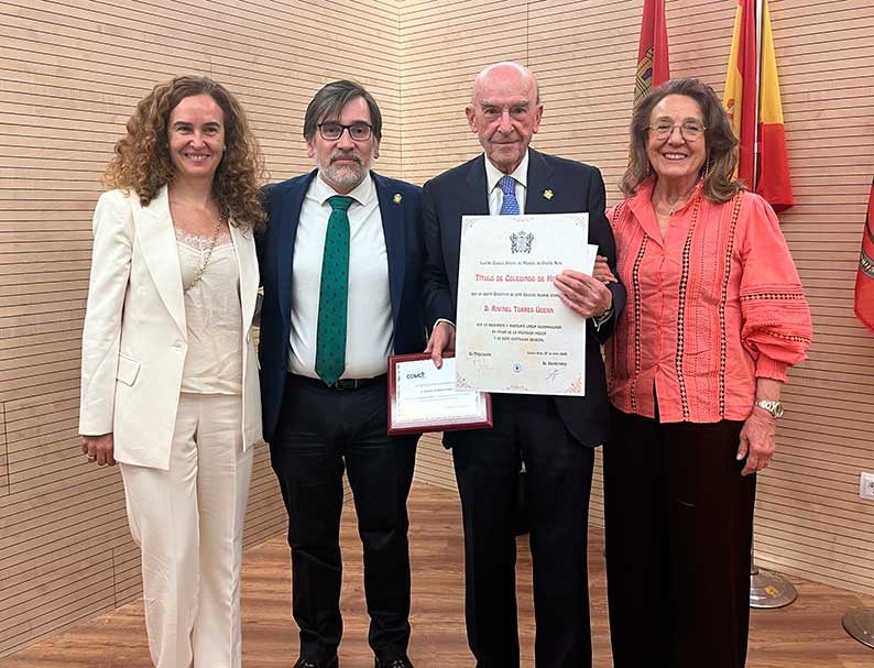 Rafael Torres Ugena nombrado como Colegiado de Honor