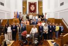 Las Cortes de CLM animan al acogimiento a partir de las experiencias vitales de varias familias a las que Bellido agradece su “plus de responsabilidad” Las Cortes de CLM animan al acogimiento a partir de las experiencias vitales de varias familias a las que Bellido agradece su “plus de responsabilidad”