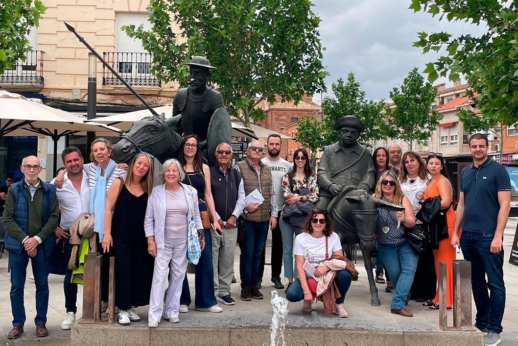 De Piera a la Mancha: algunos de los “quijotes” que escribieron el manuscrito más grande del mundo regresan a sus raíces… ¡Treinta años después!