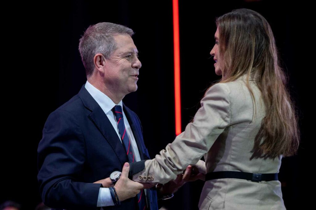 Emiliano García-Page reivindica el papel que las instituciones nacidas del consenso de la Transición tienen en nuestra democracia 77 dia de clm 31 05 2026 065