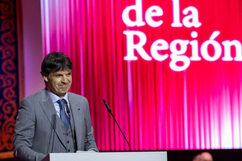 Emiliano García-Page reivindica el papel que las instituciones nacidas del consenso de la Transición tienen en nuestra democracia 46 dia de clm 31 05 2026 096