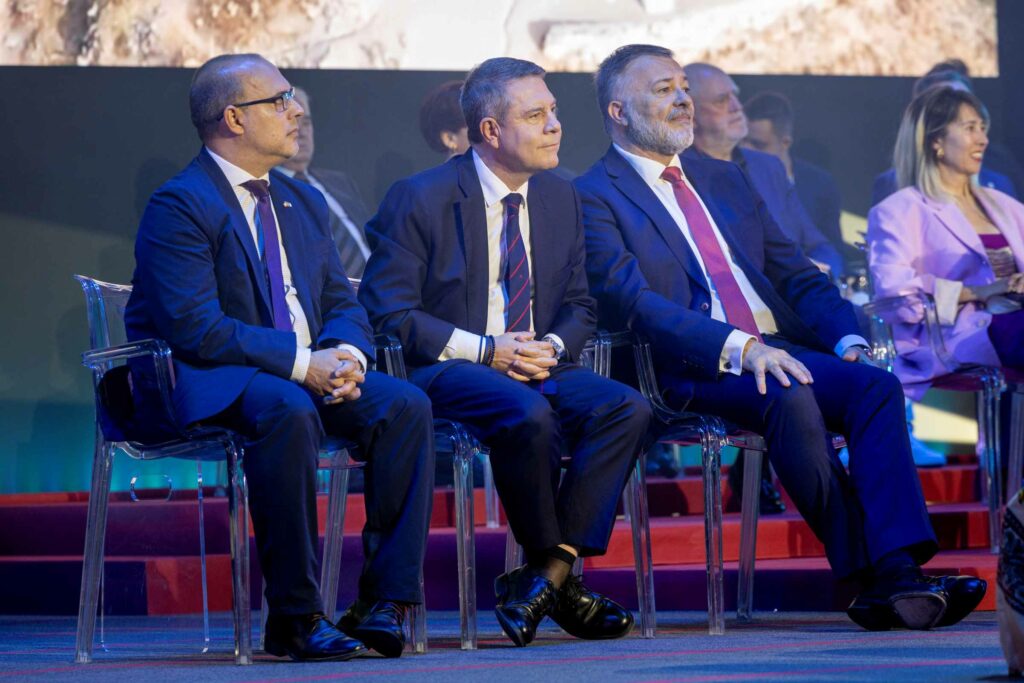 Emiliano García-Page reivindica el papel que las instituciones nacidas del consenso de la Transición tienen en nuestra democracia 41 dia de clm 31 05 2026 101