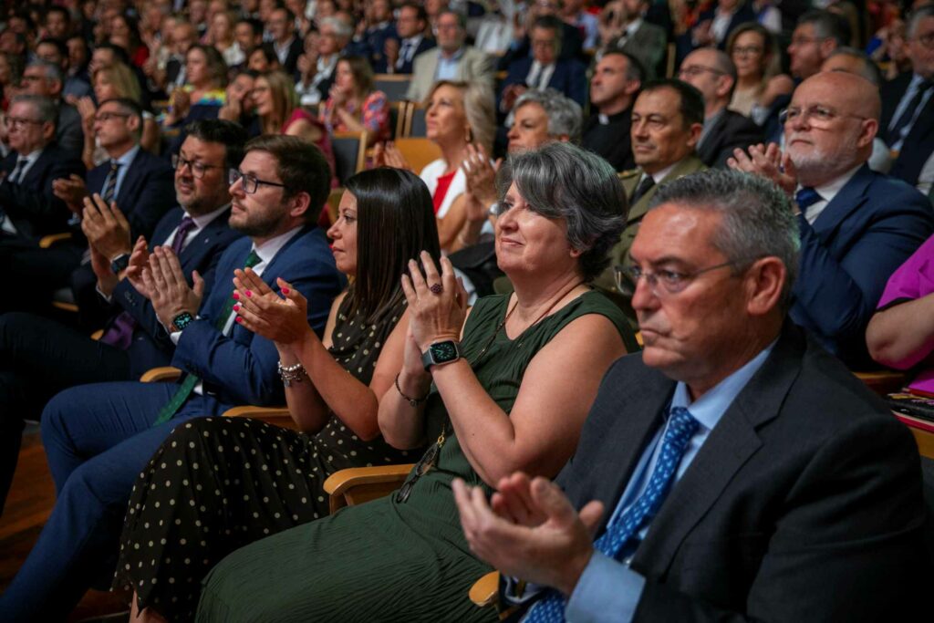 Emiliano García-Page reivindica el papel que las instituciones nacidas del consenso de la Transición tienen en nuestra democracia 35 dia de clm 31 05 2026 107