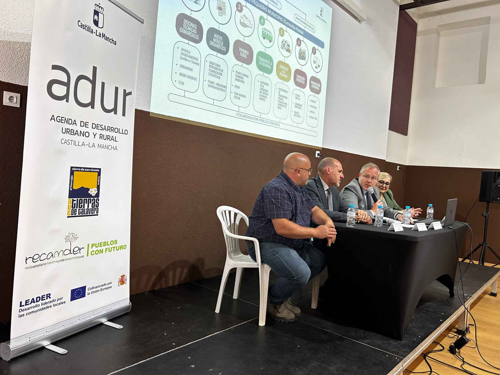 El Gobierno regional inicia el periodo de consulta pública previa del Estatuto del Pequeño Municipio de Castilla-La Mancha 1 El Gobierno regional inicia el periodo de consulta pública previa del Estatuto del Pequeño Municipio de Castilla-La Mancha
