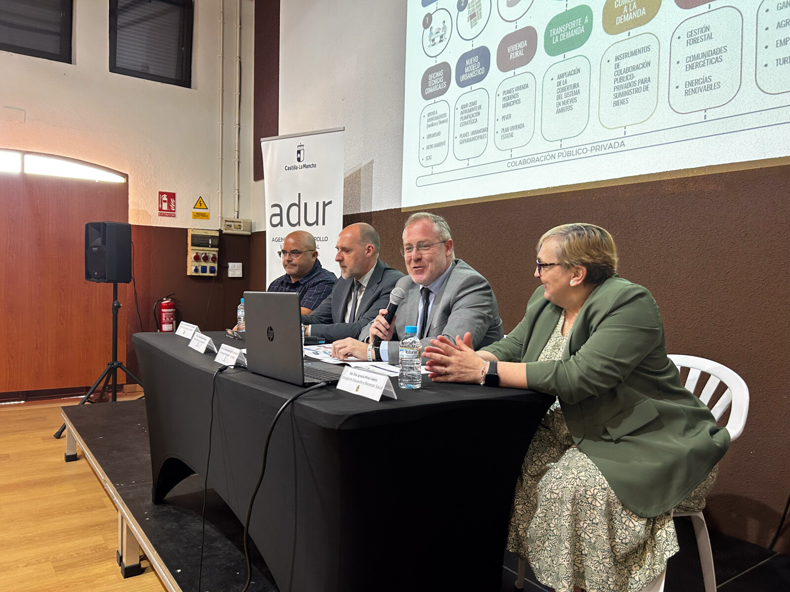 El Gobierno regional inicia el periodo de consulta pública previa del Estatuto del Pequeño Municipio de Castilla-La Mancha 3 El Gobierno regional inicia el periodo de consulta pública previa del Estatuto del Pequeño Municipio de Castilla-La Mancha