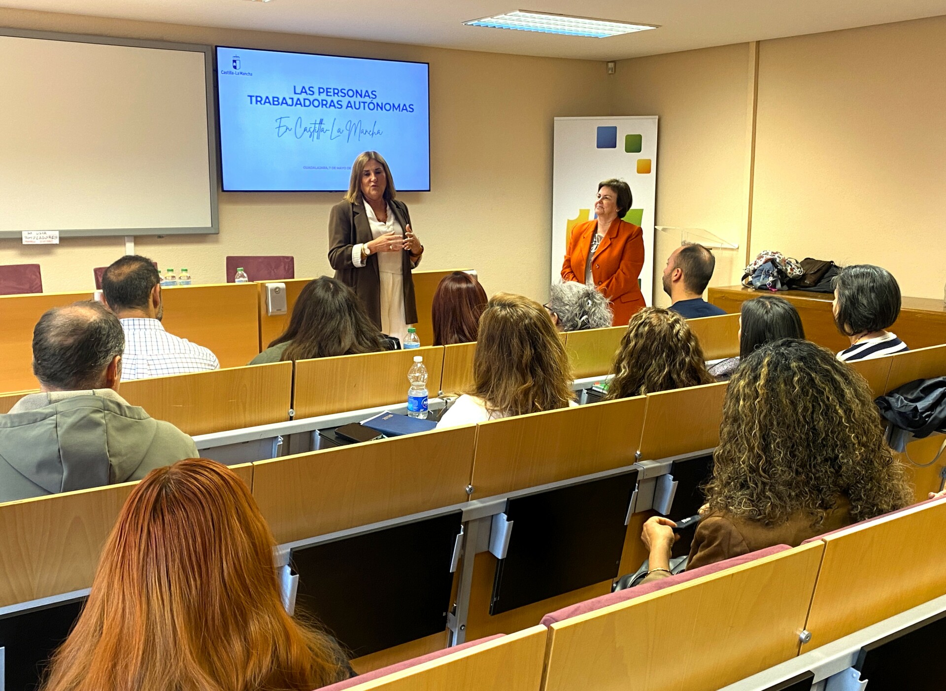 El Gobierno regional reúne a más de 40 personas autónomas y gestorías de Guadalajara para presentar las ayudas y líneas estratégicas de apoyo al emprendimiento