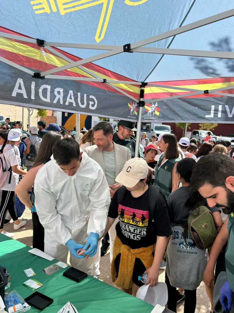 La Guardia Civil acerca sus medios y especialidades a cerca de 2.000 escolares en Alcázar de San Juan 3 exhibicionmedioagcivilalcazar 4