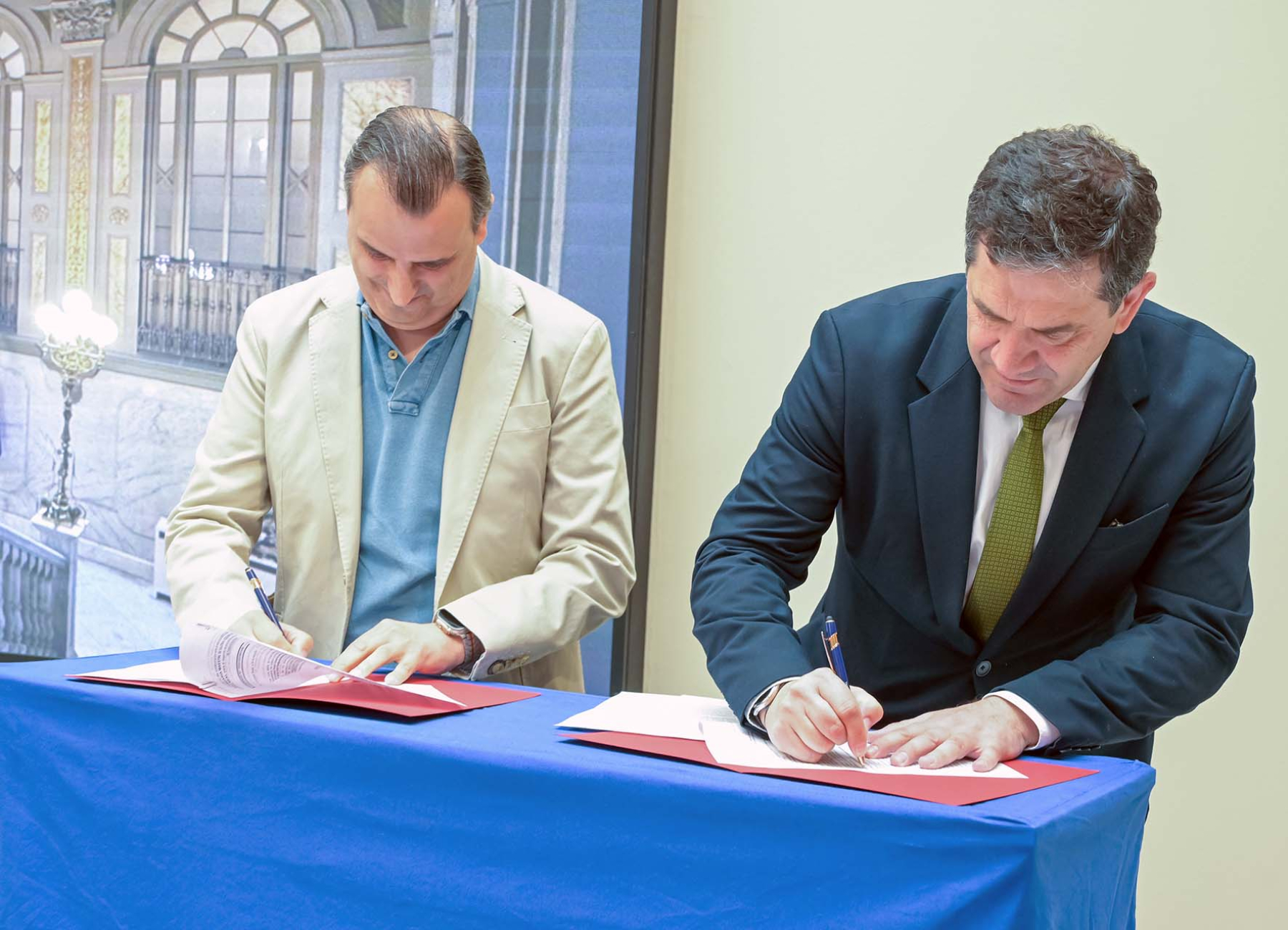 FENAVIN se estudiará en el ciclo de Comercio Internacional que se imparte en el IES Maestre de Calatrava de Ciudad Real 2 FENAVIN se estudiará en el ciclo de Comercio Internacional que se imparte en el IES Maestre de Calatrava de Ciudad Real