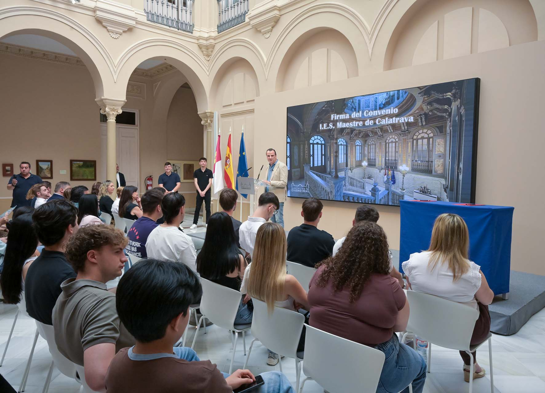 FENAVIN se estudiará en el ciclo de Comercio Internacional que se imparte en el IES Maestre de Calatrava de Ciudad Real 8 FENAVIN se estudiará en el ciclo de Comercio Internacional que se imparte en el IES Maestre de Calatrava de Ciudad Real