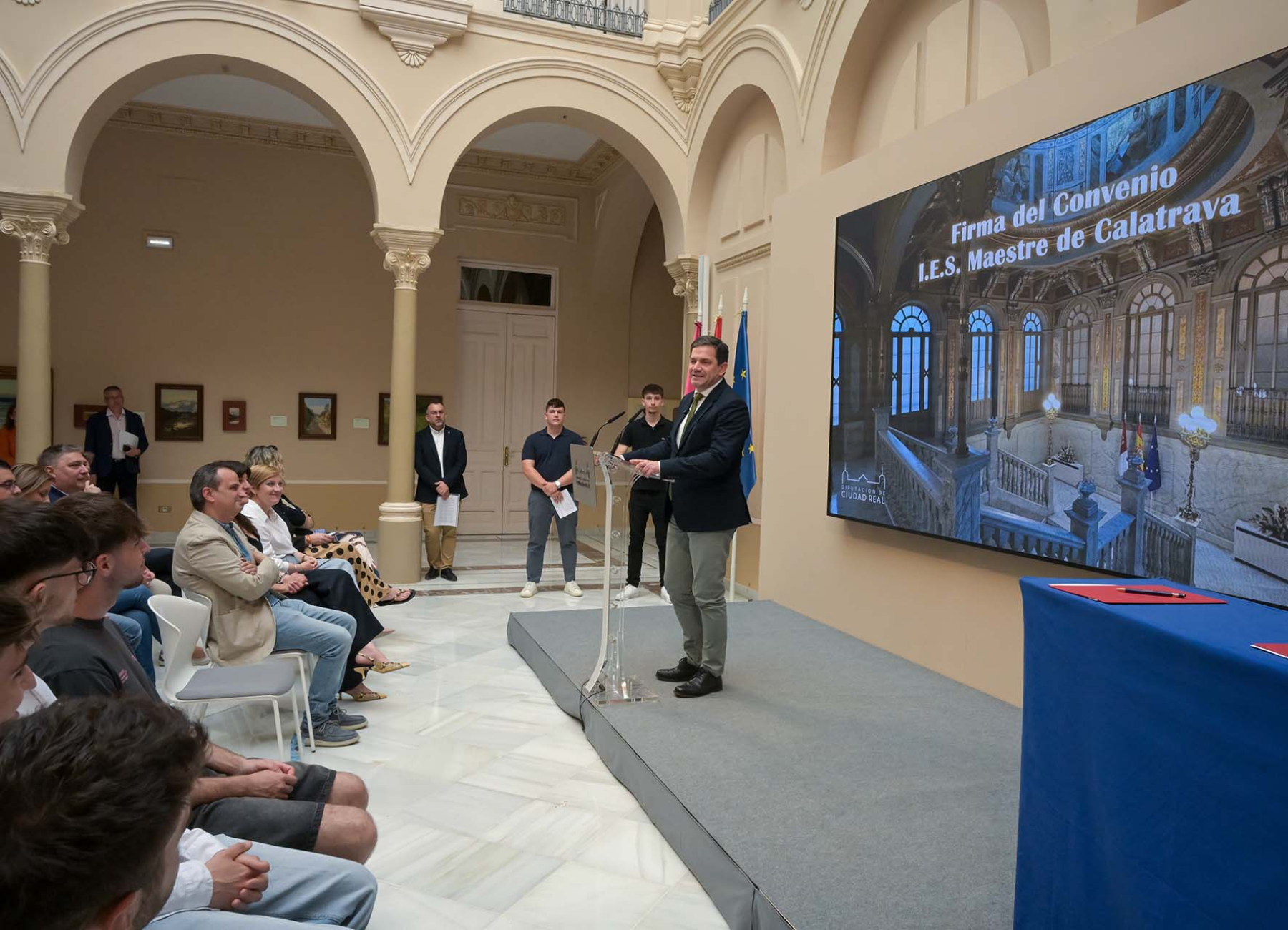 FENAVIN se estudiará en el ciclo de Comercio Internacional que se imparte en el IES Maestre de Calatrava de Ciudad Real 6 FENAVIN se estudiará en el ciclo de Comercio Internacional que se imparte en el IES Maestre de Calatrava de Ciudad Real