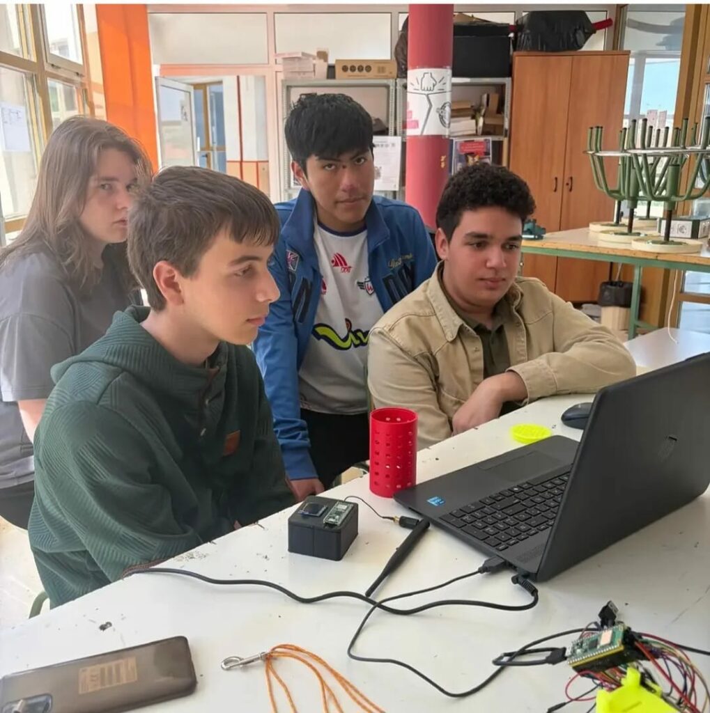 El IES Jorge Manrique lleva el talento de Motilla del Palancar a la fase nacional del desaf&iacute;o CanSat