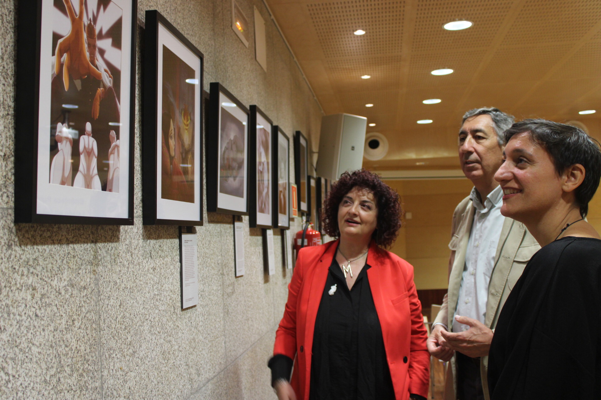Inaugura la exposición ‘Literatura dibujada’ que reúne trabajos del alumnado de la Escuela de Arte y Superior de Diseño Antonio López de Tomelloso