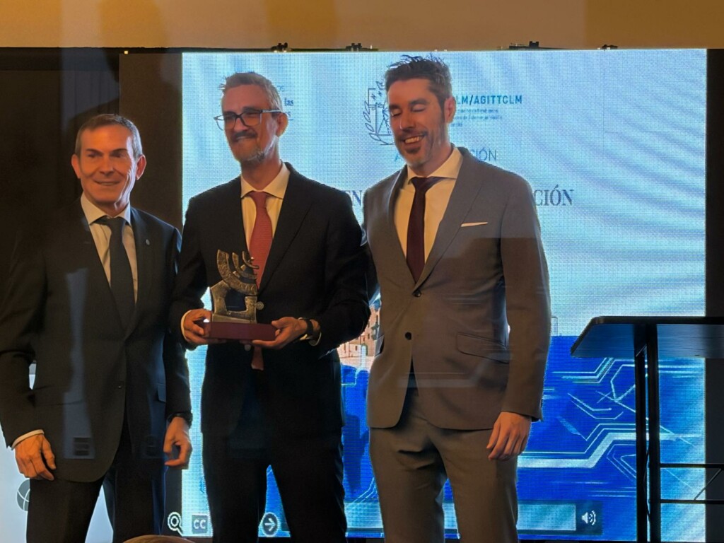 La Agencia de Transformación Digital de Castilla-La Mancha y el foro Five CLM, premiados por el Colegio de Ingenieros Técnicos de Telecomunicaciones 2 La Agencia de Transformación Digital de Castilla-La Mancha y el foro Five CLM, premiados por el Colegio de Ingenieros Técnicos de Telecomunicaciones