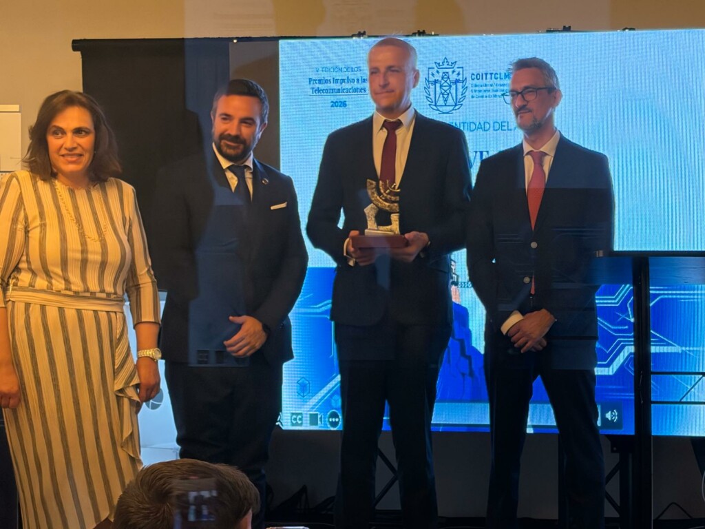 La Agencia de Transformación Digital de Castilla-La Mancha y el foro Five CLM, premiados por el Colegio de Ingenieros Técnicos de Telecomunicaciones 1 La Agencia de Transformación Digital de Castilla-La Mancha y el foro Five CLM, premiados por el Colegio de Ingenieros Técnicos de Telecomunicaciones