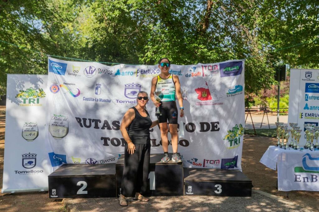 Laura Gallego e Ismael García conquistan el VI Triatlón “Ciudad de Tomelloso” 9 laura gallego ganadora triatlon tomelloso 8