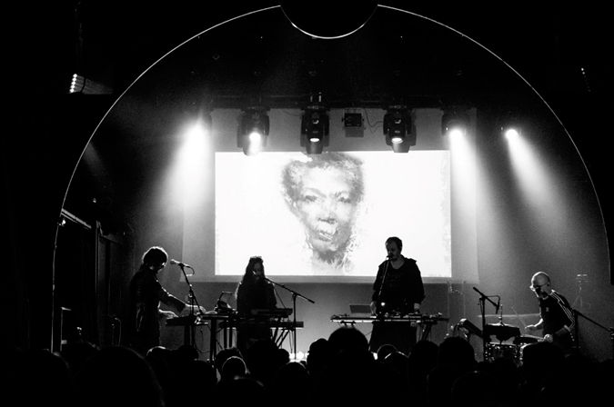 Monstruo Laberinto presentó Negro Fosforito en la sala Villanos, con un concierto intenso y orgánico