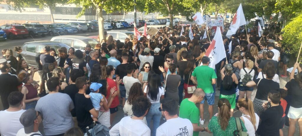 Más de 2.000 docentes y familias se movilizan en Toledo para reclamar medidas urgentes en los centros tensionados de Castilla-La Mancha 1 movilizacionlasagraexiste