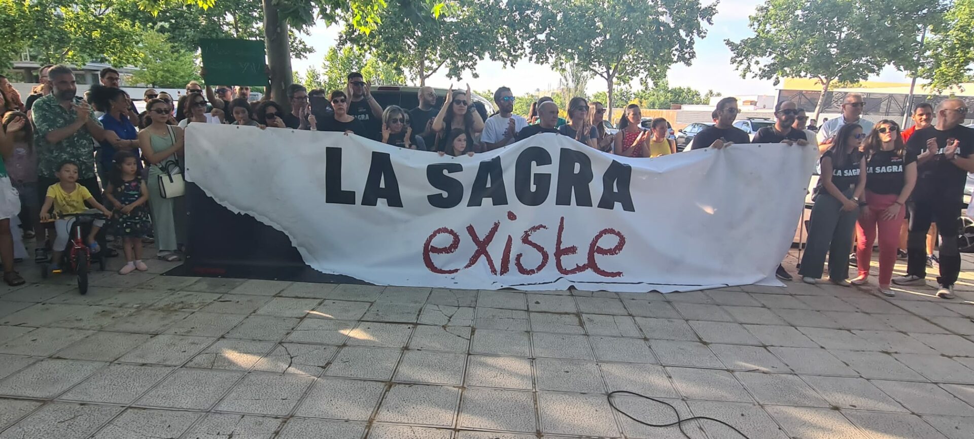 Más de 2.000 docentes y familias se movilizan en Toledo para reclamar medidas urgentes en los centros tensionados de Castilla-La Mancha