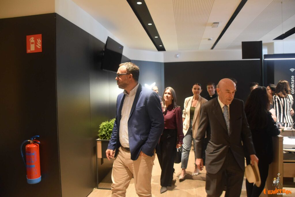 nueva oficina caixabank tomelloso 12