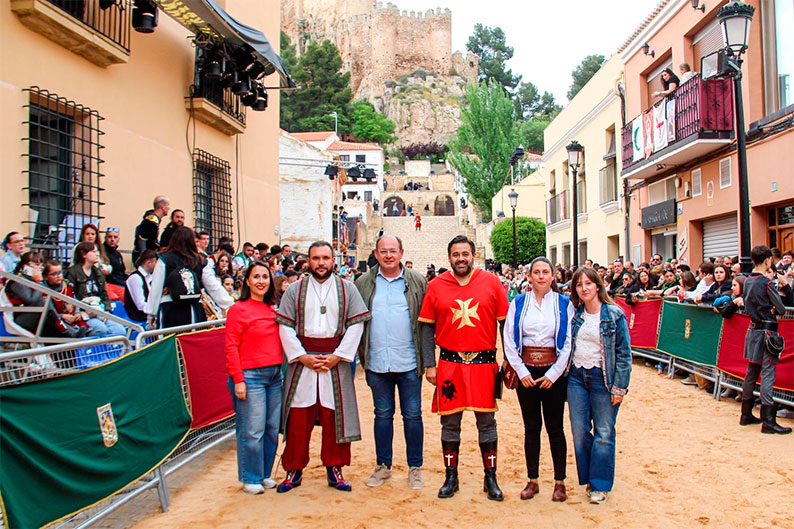 Núñez incide en la necesidad de premiar económicamente a las fiestas declaradas de Interés Turístico en Castilla-La Mancha