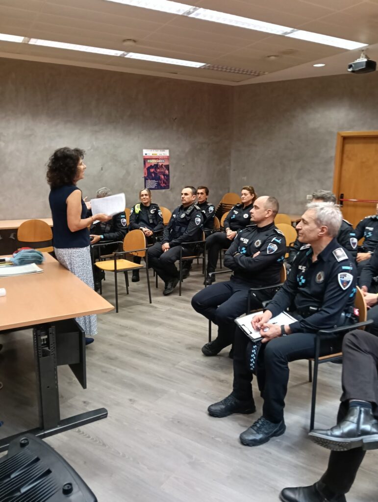 La ONCE muestra a la Policía Local de Ciudad Real técnicas de guía para el trato con personas ciegas 1 oncepolicialocal 2