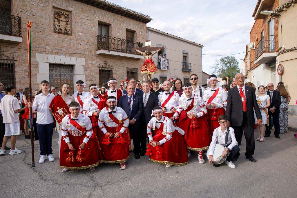 Emiliano García-Page asiste a la procesión del Santísimo Cristo de la Viga en Villacañas