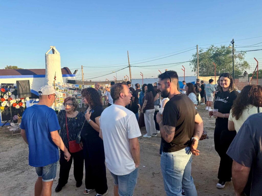 Amigos, música y mucha emoción en la inauguración de la exposición “Puntos de Amistad”, de Nieves Triguero 1 puntosamistad 1
