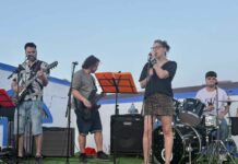 Amigos, música y mucha emoción en la inauguración de la exposición “Puntos de Amistad”, de Nieves Triguero Amigos, música y mucha emoción en la inauguración de la exposición “Puntos de Amistad”, de Nieves Triguero